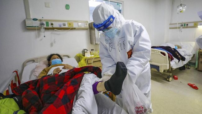 Otoritas kesehatan belum melabeli wabah virus corona sebagai pandemi. Meski, potensi penetapan itu terbuka mengingat tren penyebaran.