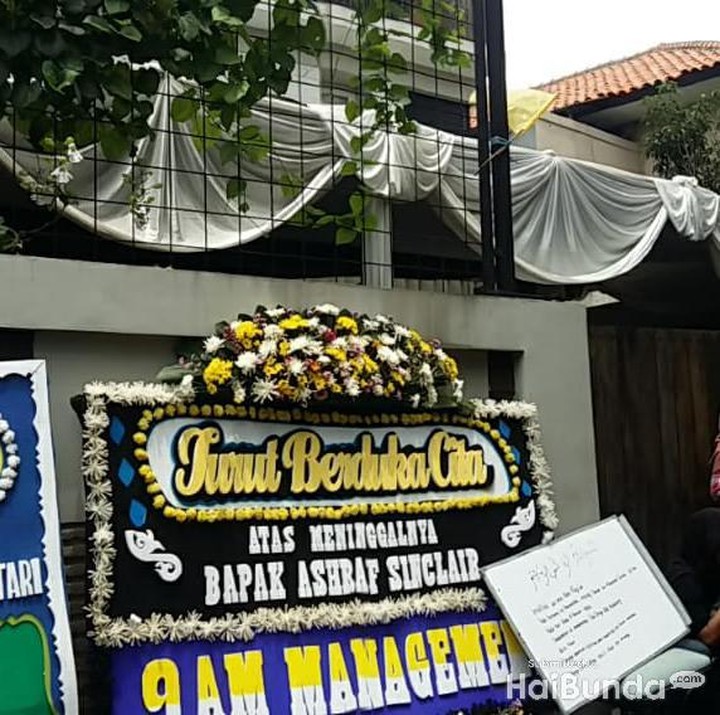 <p>Sejak pagi, kediaman BCL ramai didatangi para pelayat, khususnya dari rekan-rekan sesama artis. Foto: HaiBunda/Asri Ediyati</p>