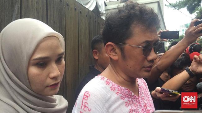 Hanung Bramantyo berkata memiliki janji temu dengan suami BCL itu sore ini untuk membahas proyek film baru. Ashraf meninggal pada Selasa (18/2) pagi.