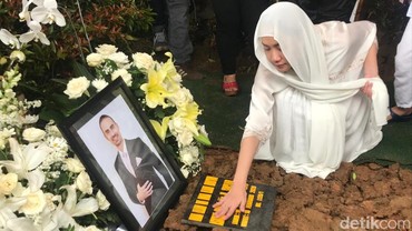 img-title Kronologi Meninggalnya Ashraf Sinclair