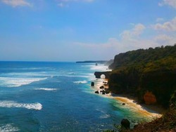 Lihat Cantiknya Pantai-Pantai Ini dari Atas Bukit di Pulau Sumba