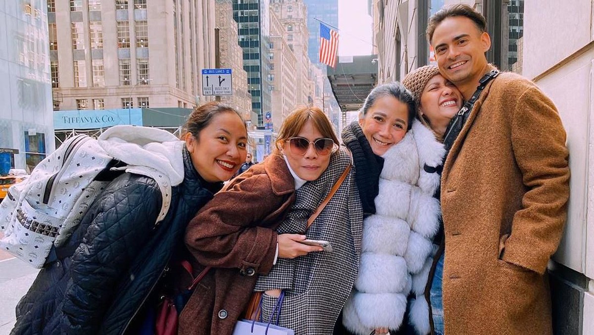 Suami Bunga Citra Lestari&comma; Ashraf Sinclair meninggal dunia&comma; Selasa &lpar;18&sol;2&rpar; akibat serangan jantung&period; Berikut&comma; momen liburan terakhir Ashraf dan keluarganya di Amerika&period;