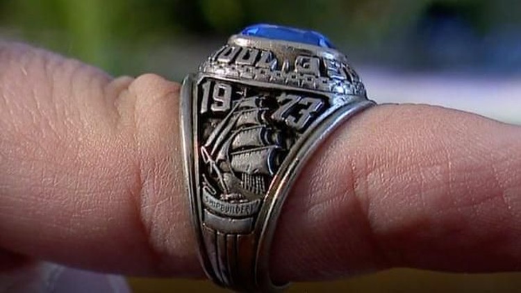 Sebuah cincin logam yang hilang di Amerika 47 tahun lalu, akhirnya ditemukan di hutan Finlandia. Pemilik cincin mengaku kaget dan tak menyangka.