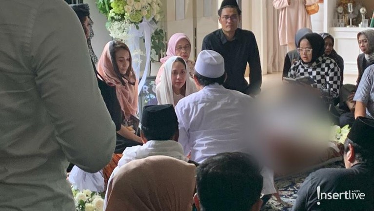 Suasana rumah duka suami Bunga Citra Lestari, Ashraf Sinclair yang meninggal dunia akibat serangan jantung, Selasa (18/2).