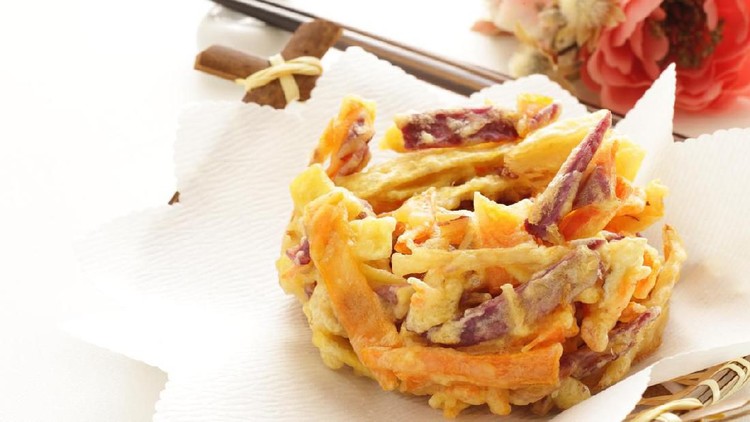 Menggoreng kakiage tempura membutuhkan trik khusus supaya matangnya tepat dan crispy. Simak tips menggoreng bakwan ala Jepang ini, Bun.