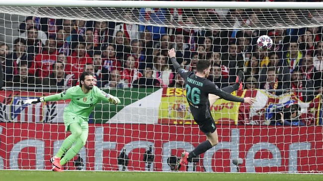 Kapten Jordan Henderson angkat bicara soal kabar Alisson Becker ribut dengan Andy Robertson sebagai imbas ambruknya performa Liverpool.