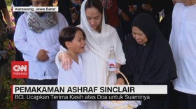 VIDEO: Tangis Keluarga Iringi Pemakaman Ashraf Sinclair