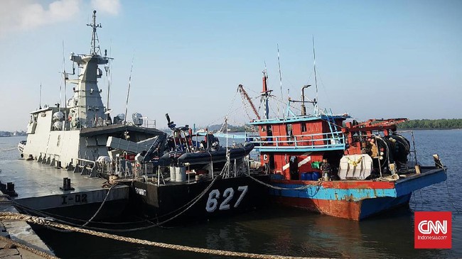 KKP melumpuhkan 17 kapal ikan pelaku illegal fishing yang beroperasi di Selat Malaka. Dari 17 kapal itu, satu di antaranya adalah kapal ikan asing.