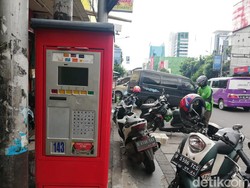 Ada Parkir Meter, Tukang Parkir Bukan Hilang Justru Digaji per Bulan
