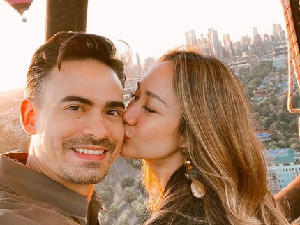7 Potret Kenangan Ashraf Sinclair, Amazing Husband dan Best Dad Ever