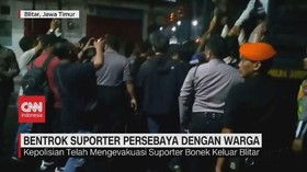 VIDEO: Suporter Persebaya Bentrok dengan Warga