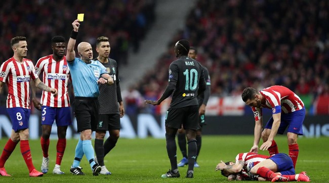 Pelatih Liverpool Jurgen Klopp menarik keluar Sadio Mane pada awal babak kedua saat kalah dari Atletico Madrid di Liga Champions.