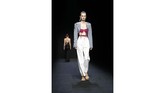 FOTO: Dukungan untuk China di Milan Fashion Week Sebagai pembukaan Milan Fashion Week, desainer China, Han Wen memerkan koleksinya sebagai dukungan untuk China membasmi corona.