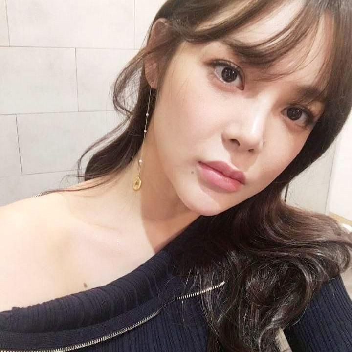 Park Si Yeon dikenal di Korea Selatan dan China. Dari pernikahannya dengan Park Sang Hun, Park Si Yeon dikaruniai dua anak perempuan. (Foto: Instagram @l.h.mom)
