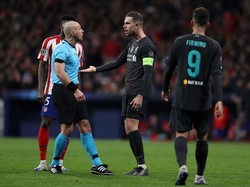 Priitt! Para Pemain yang Kerubungi Wasit Terancam Kartu Kuning