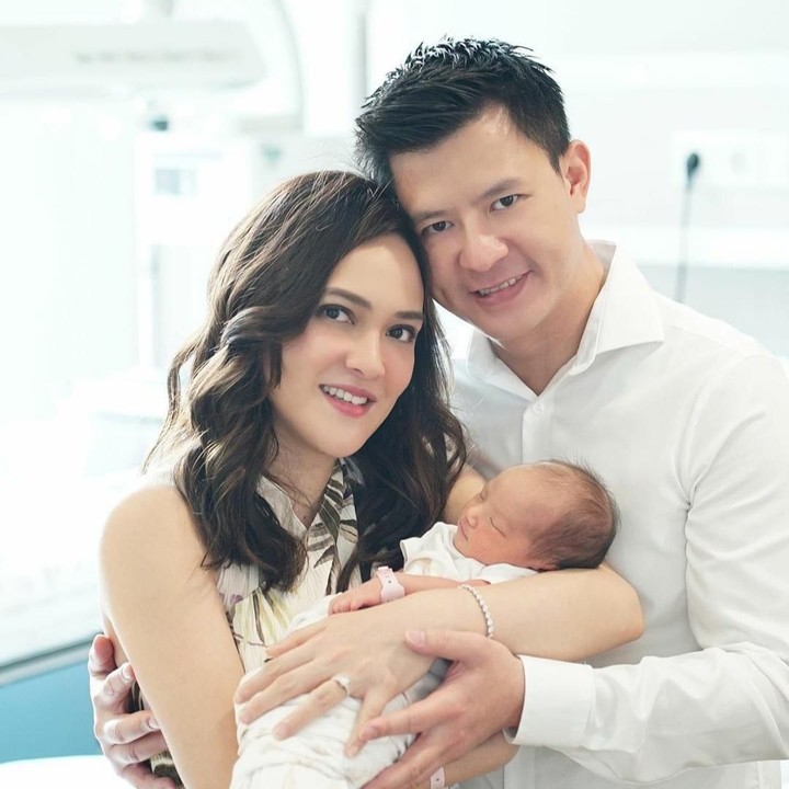 <p>Kira-kira kalau sudah besar Claire mirip siapa yah, Ayah atau Bundanya nih? (Foto: Instagram @shandyaulia)  </p>