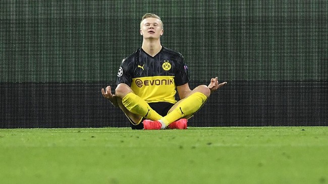 Penyerang Borrusia Dortmund, Erling Haaland, jadi anak muda pertama yang bisa mencetak 10 gol di Liga Champions.