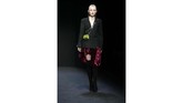 FOTO: Dukungan untuk China di Milan Fashion Week Sebagai pembukaan Milan Fashion Week, desainer China, Han Wen memerkan koleksinya sebagai dukungan untuk China membasmi corona.