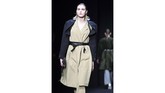 FOTO: Dukungan untuk China di Milan Fashion Week Sebagai pembukaan Milan Fashion Week, desainer China, Han Wen memerkan koleksinya sebagai dukungan untuk China membasmi corona.