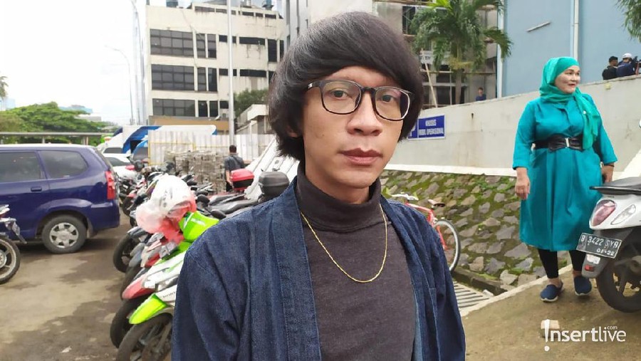 Ashraf Sinclair Meninggal Dunia, Aming Prihatin Pada Noah Usai ditinggal pergi Ashraf Sinclair untuk selama-lamanya, Aming merasa prihatin kepada anak Ashraf, Noah, yang harus kehilangan sosok ayah di usia 10 tahun.