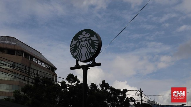 Direktur PT Sari Coffee Indonesia Anthony Cottan pada pembukaan gerai Starbucks Komunitas di Tanah Abang, Jakarta.