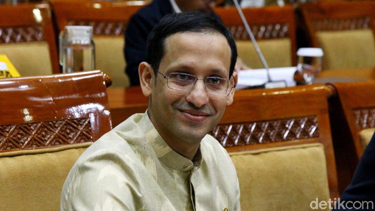 Mendikbud Nadiem Makarim mengaku jengkel karena dituding konflik kepentingan (conflict of interest) terkait bayar SPP menggunakan GoPay.