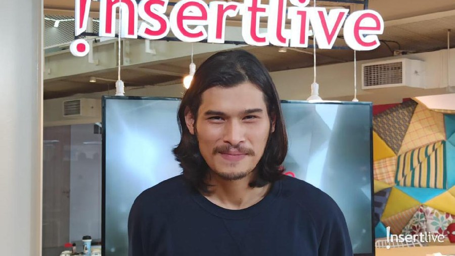 Lirik lagu Manusia Hebat yang dinyanyikan oleh Virzha.
