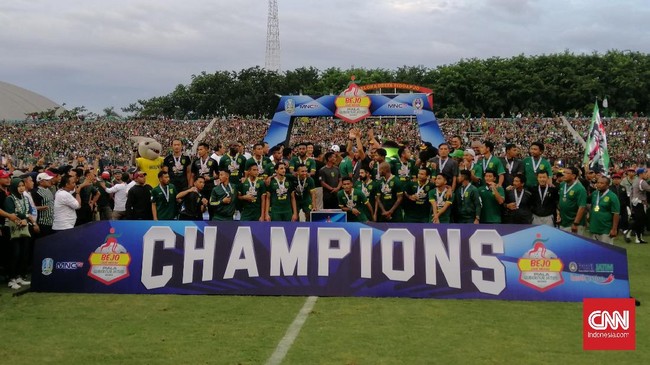Persebaya Surabaya akan menghadapi Persik Kediri dalam laga pembuka Liga 1 2020. Berikut jadwal siaran langsung laga tersebut.