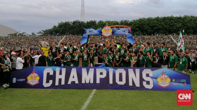 Jadwal Siaran Langsung Persebaya vs Persik di Liga 1 2020 Persebaya Surabaya akan menghadapi Persik Kediri dalam laga pembuka Liga 1 2020. Berikut jadwal siaran langsung laga tersebut.