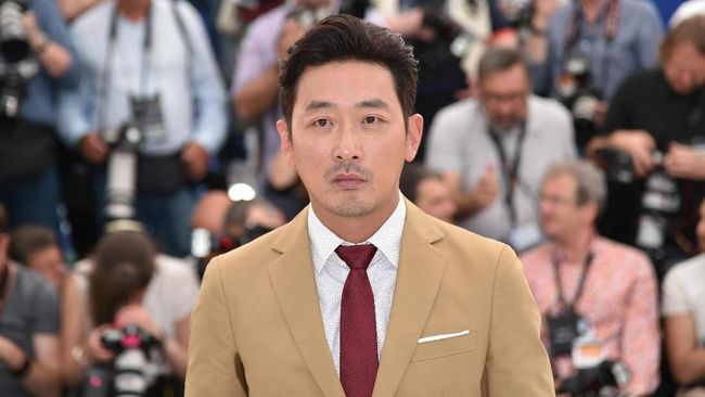 Kepolisian Seoul telah menerima berkas laporan investigasi dugaan penyalahgunaan obat propofol yang dilakukan oleh aktor Ha Jung-woo, Kamis (5/3).