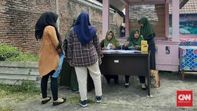 Razia Syariat Aceh Jaring Wanita Pakai Flanel-Celana Panjang