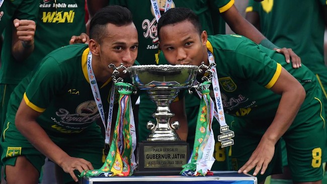 FOTO: Persebaya Pesta Usai Juara Piala Gubernur Jatim 2020