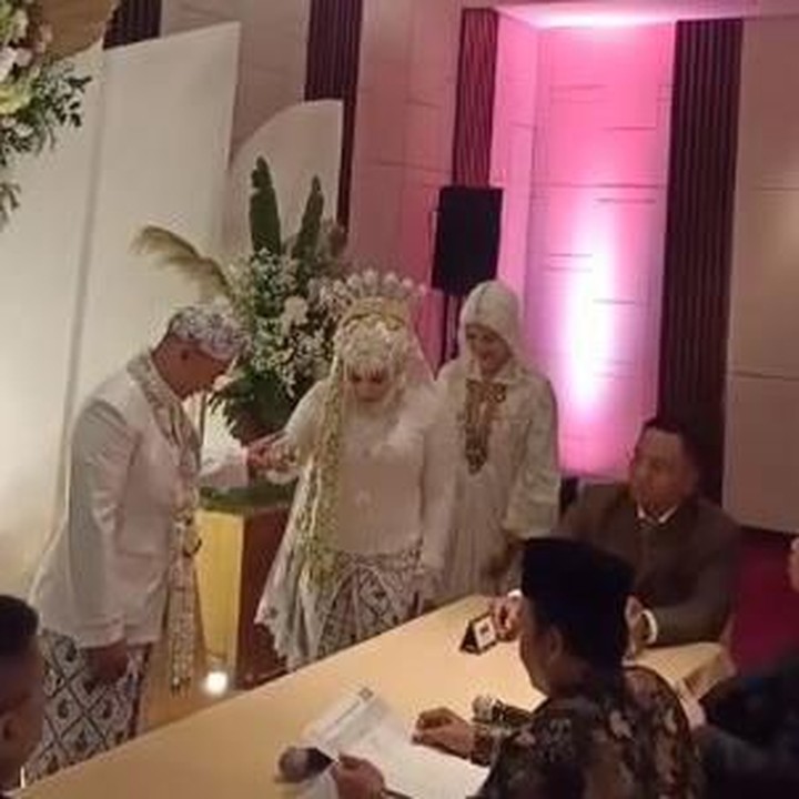 <p>Jane Shalimar dan Arsya Wijaya terlihat amat bahagia di hari pernikahan mereka. (Foto: Instagram @janeshalimar_1)</p>