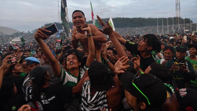 Persebaya Surabaya juara Piala Gubernur Jatim 2020 hingga Manchester United ditahan imbang di Liga Europa jadi berita terpopuler.