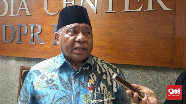 Anggota Komisi VIII DPR RI dari Fraksi Partai Amanat Nasional (PAN) Ali Taher Parasong meninggal dunia, Minggu (3/1) dalam kondisi positif Covid-19.