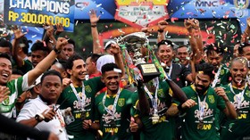 FOTO: Persebaya Pesta Usai Juara Piala Gubernur Jatim 2020