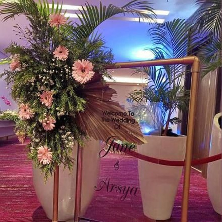 <p>Akad nikah pasangan ini digelar secara sederhana namun begitu sakral, di Hotel Mercure Karawang, Jawa Barat. (Foto: Instagram @mercurekarawang)</p>