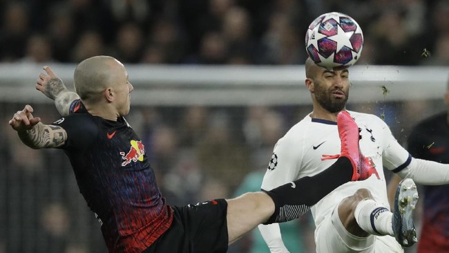 Tottenham Hotspur dan RB Leipzig harus puas bermain imbang pada babak pertama leg pertama 16 besar Liga Champions, Rabu (19/2).