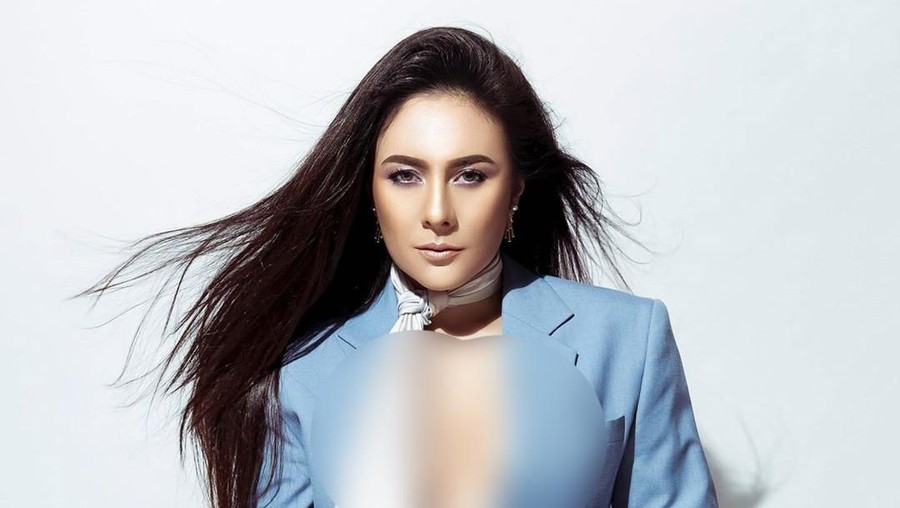 Pamer foto tanpa bra, Wulan Guritno malah diceramahi sama netizen.