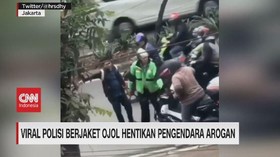 VIDEO: Polisi Berjaket Ojol Hentikan Pengendara Arogan