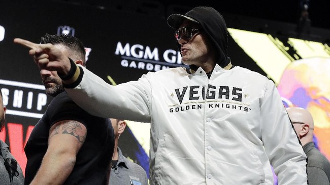 FOTO: Panas Jelang Deontay Wilder vs Tyson Fury