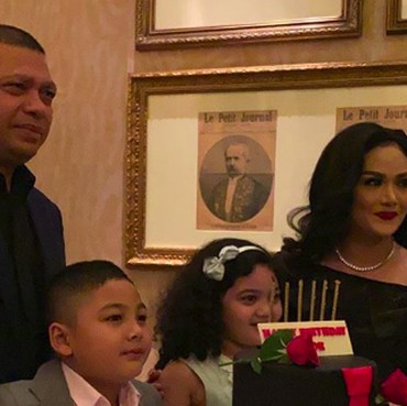 Krisdayanti Rayakan Ulang Tahun Raul Lemos yang ke-50