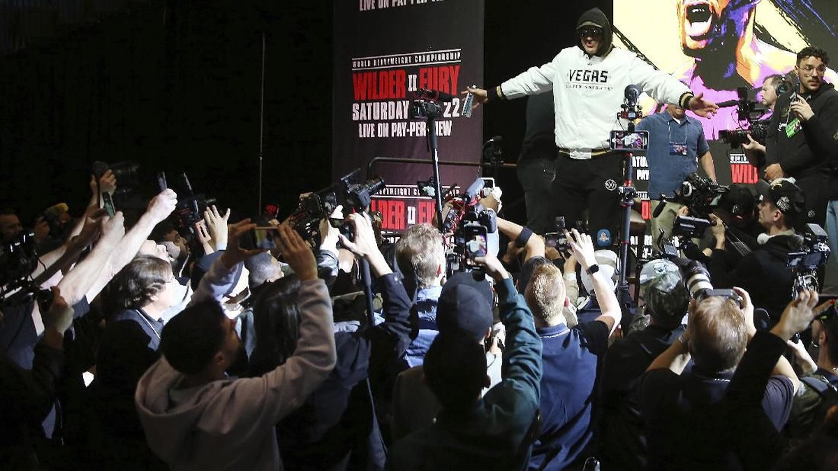 FOTO: Panas Jelang Deontay Wilder vs Tyson Fury