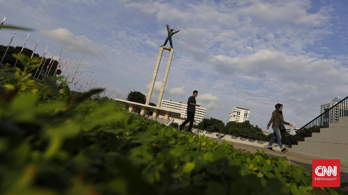 FOTO: Rehat Sore di Lapangan Banteng