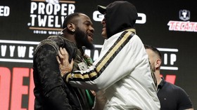 FOTO: Panas Jelang Deontay Wilder vs Tyson Fury