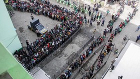 Bonek Antre Tiket Persebaya vs Persija Sejak Subuh