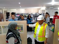 Pantau Proyek Tol Permai, Menteri Basuki Semangati Pekerja HKI