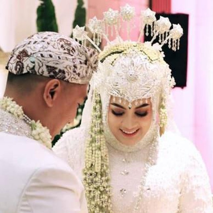 <p>Tepat hari ini, Kamis 20 Februari 2020, Jane Shalimar resmi menikah dengan Arsya Wijaya. (Foto: Instagram @mercurekarawang)</p>