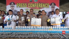 VIDEO: Polisi Tangkap Penjual Obat Penenang Ilegal