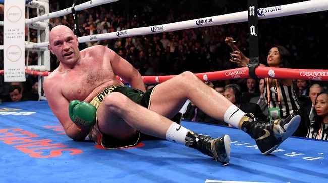 Tyson Fury mempertahankan rekor tidak terkalahkan setelah menang split decision atas Francis Ngannou di Kingdom Arena, Arab Saudi, Minggu (29/10) pagi WIB.